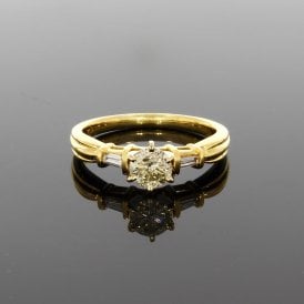 0.74ct Brilliant & Baguette Cut 18ct Yellow Gold Ring
