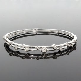 18ct White Gold Bangle