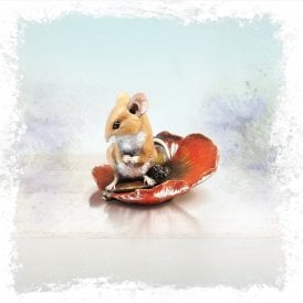 Mouse with Poppy (256BR)